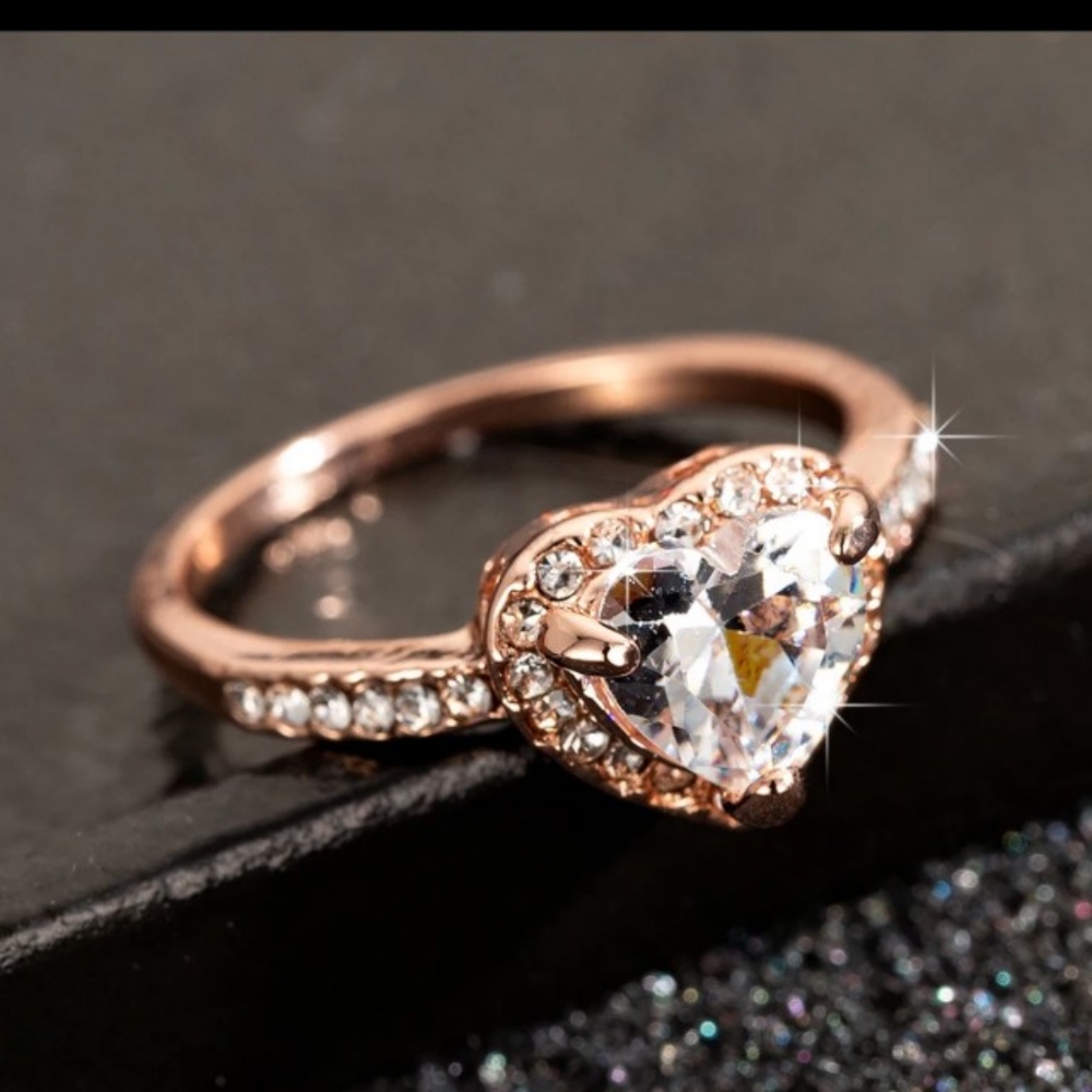 New rose gold Crystal heart shaped zircon ring - Picture 2 of 3